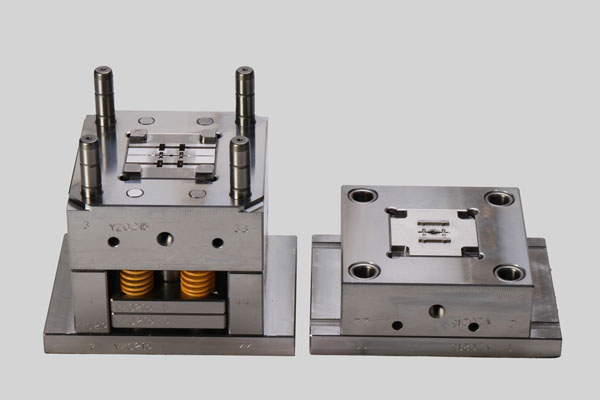 Plastic injection mold